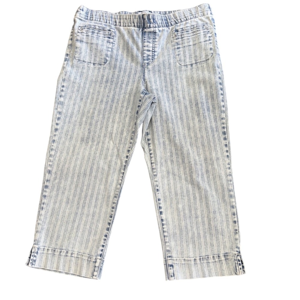Westbound Woman Striped Denim Capris 14W Light Wash Elastic Waist Pull On Crop
